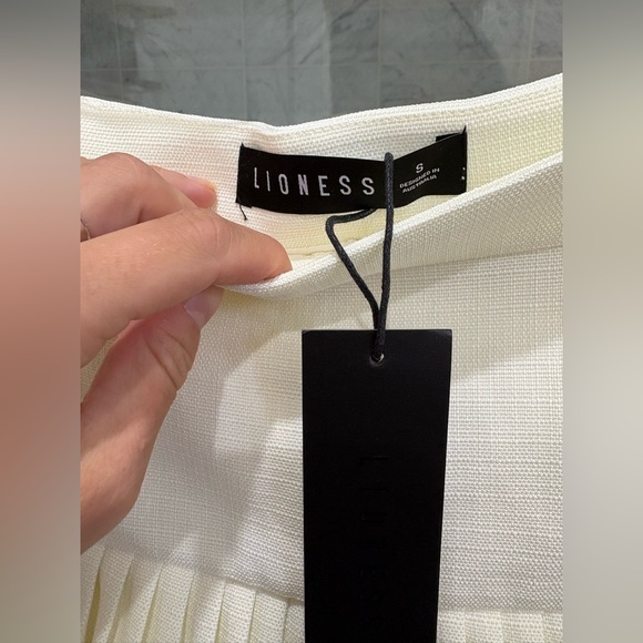 Lioness | Double Ruffle Mini Skort | Small - Picture 12 of 16